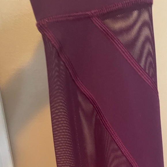 Lululemon Pruple Leggings Size 4. Barely worn - Picture 5 of 5